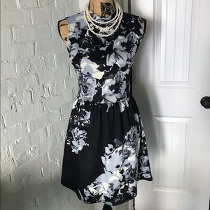 *CLOSET CLEAN OUT!* Cute black /gray flower dress!